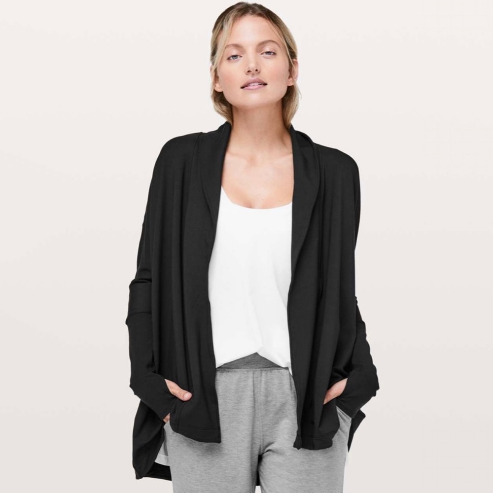 Lululemon Back In Action Wrap in Black